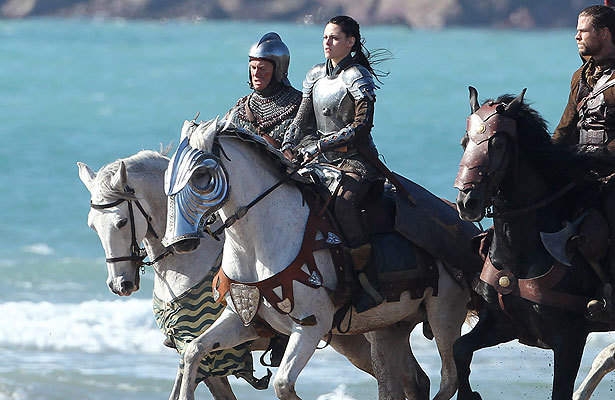 "暮光女"骑马霸气总攻范儿_高清图集_新浪网