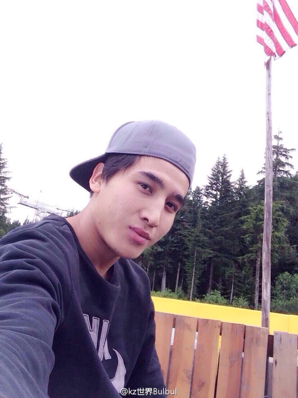 族小伙达尔民获得全国单板滑雪,自由式滑雪u型场地锦标赛单板滑雪男子