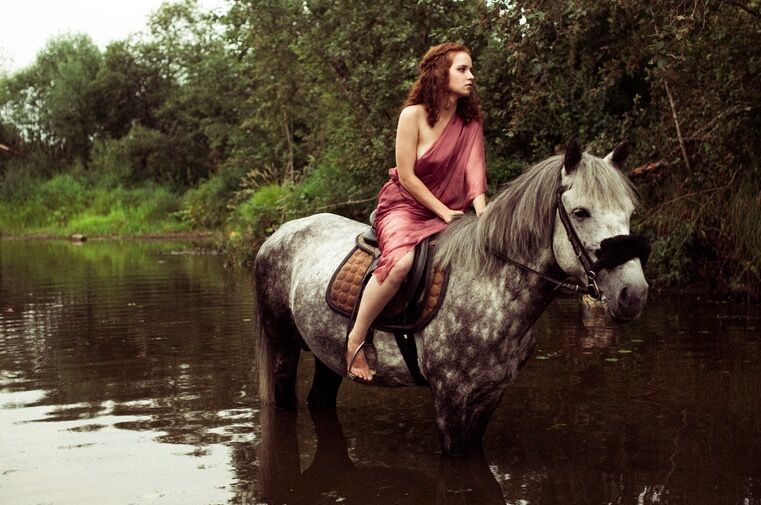 "伯爵夫人"马背撩人_高清图集_新浪网