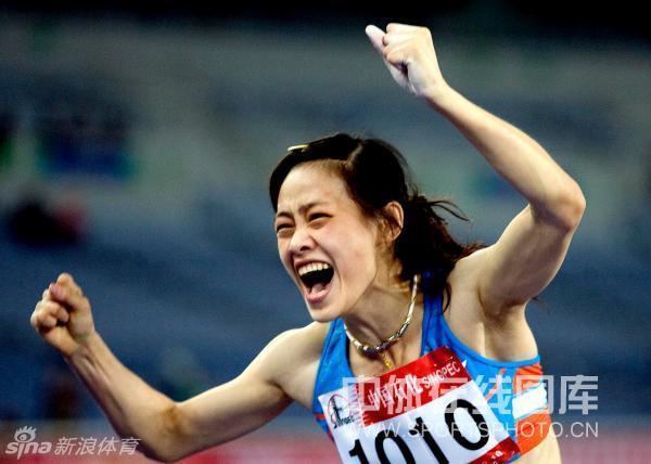 刘翔女友吴莎撑杆跳比赛图_高清图集_新浪网