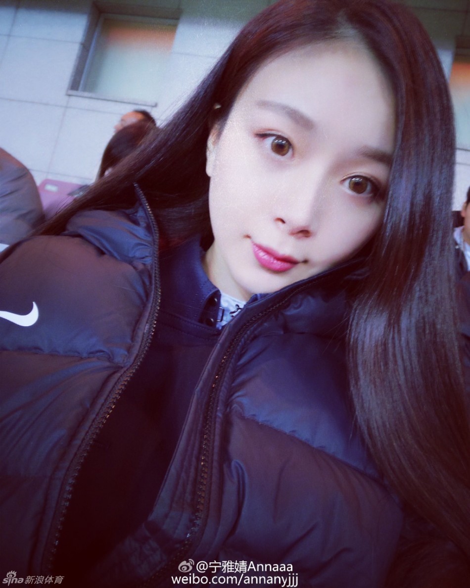 恒大球员郑龙疑似女友曝光_高清图集_新浪网