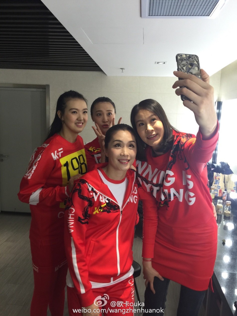 郎平携女排录江苏春晚_高清图集_新浪网