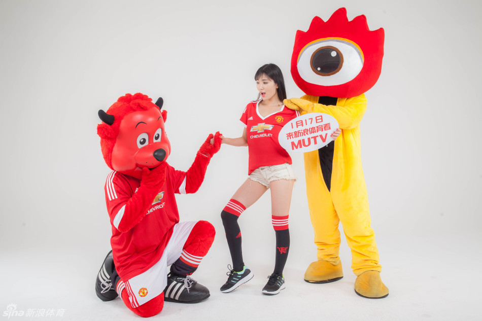 足球宝贝助阵曼联电视台落户新浪_高清图集_新浪网