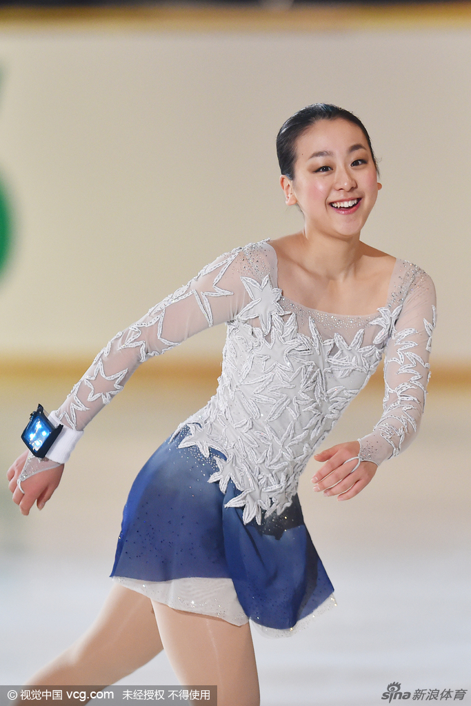 浅田真央明艳动人