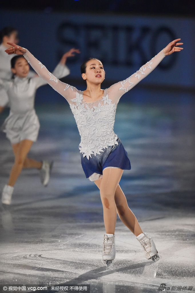 浅田真央明艳动人