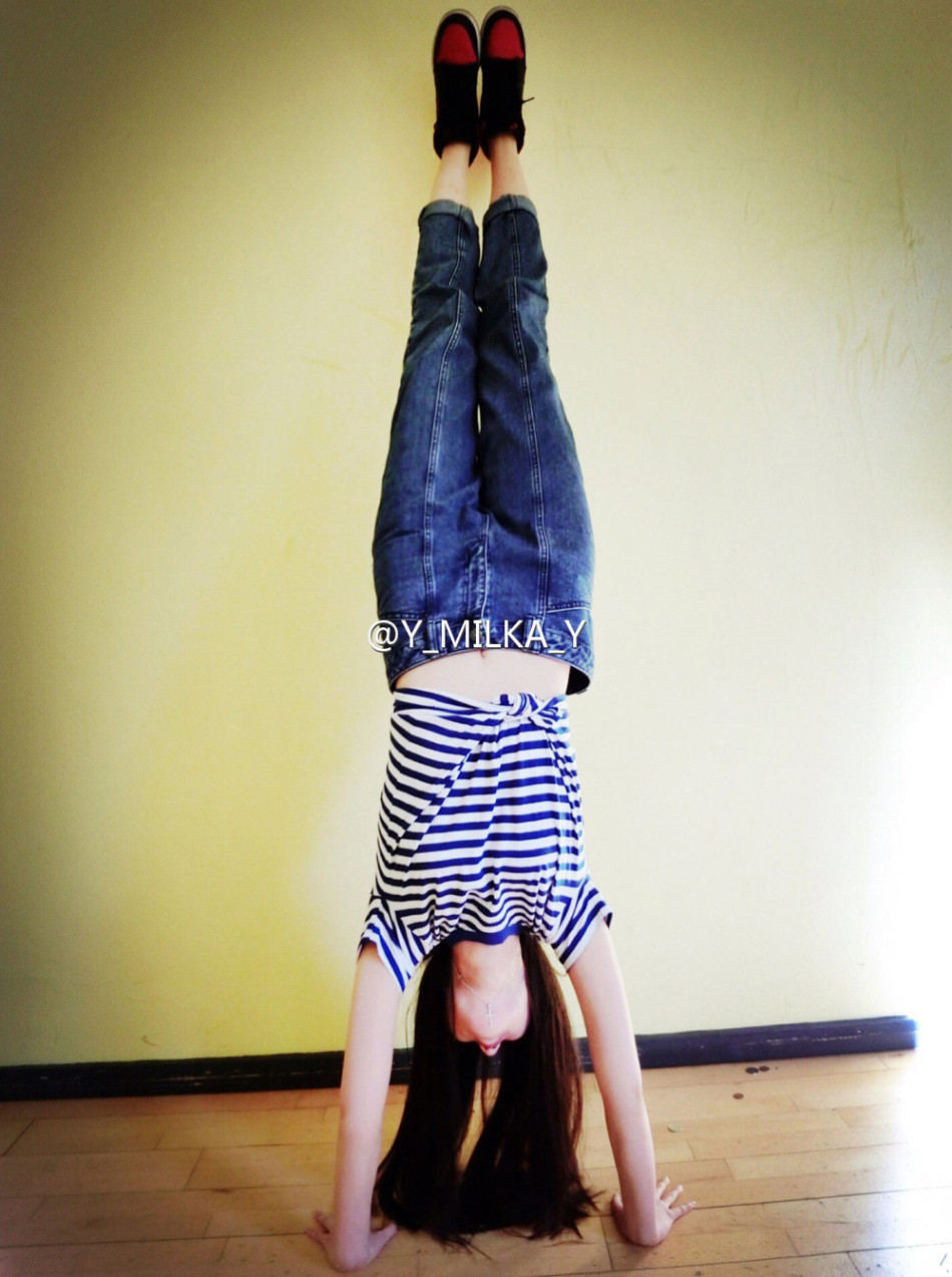 长腿女神爱健身 倒立平板支撑游刃有余_高清图集_新浪网