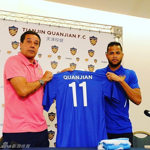 卢森博格同格乌瓦尼奥合影