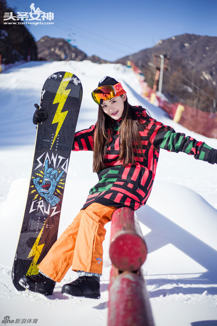 滑雪美女玩转滑雪场