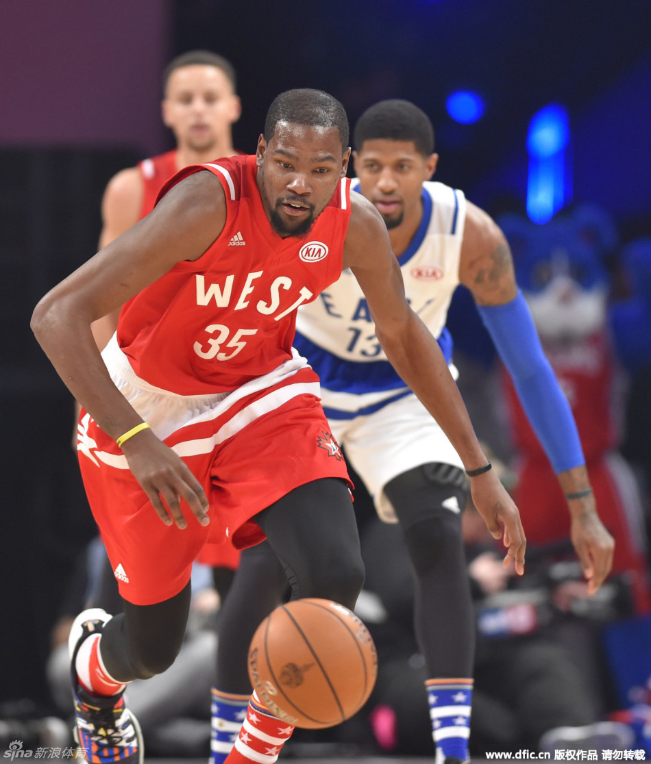 6 / 56 北京时间2月15日,2016nba全明星正赛如约在多伦多开打,科比