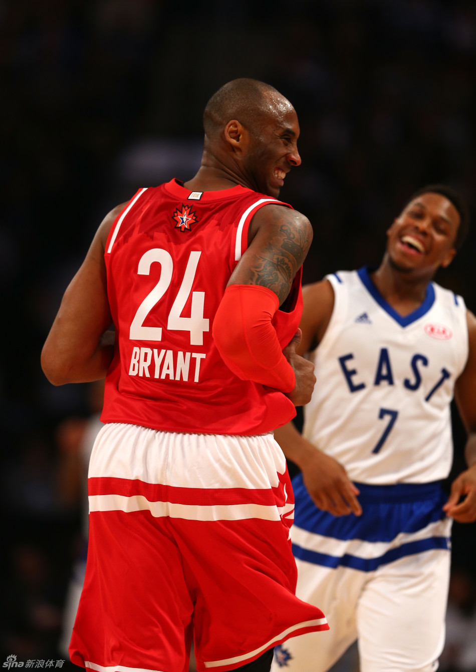 北京时间2月15日,2016nba全明星正赛如约在多伦多开打,科比-布莱恩特