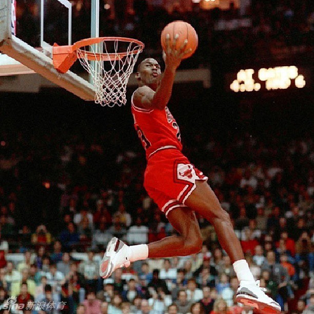 美国时间2月17日,是飞人乔丹53岁的生日,让我们用一组高清图片,来回