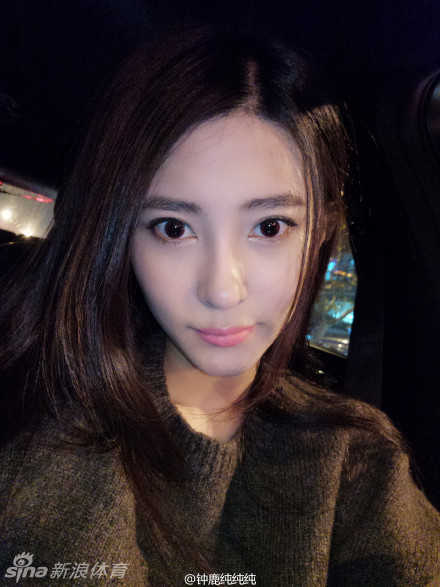 刘晓宇携女友游泰国 钟鹿纯渔网装秀好身材_高清图集_新浪网