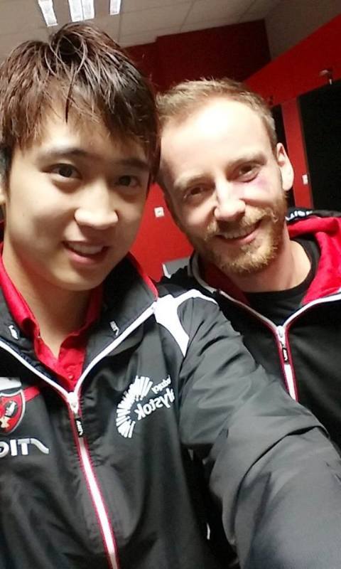 场上除了罗马尼亚美少女之外,还有帅气的暖男欧巴,韩国颜值担当郑荣植