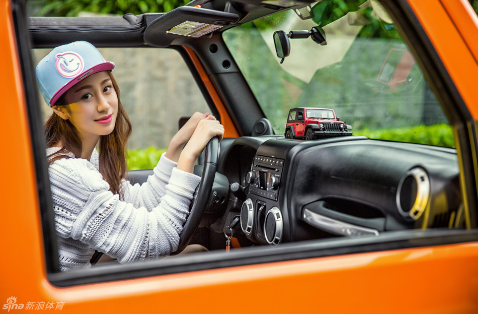 陈露驾车拍时尚大片