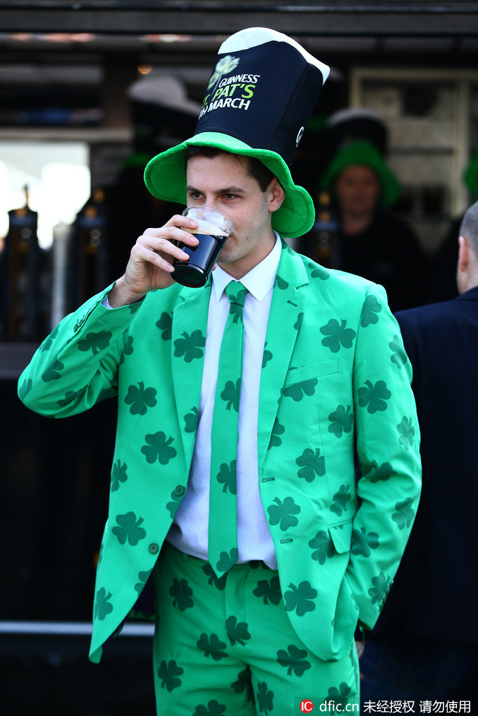 赛马场变绿帽子海洋_高清图集_新浪网