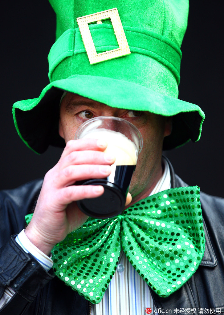 赛马场变绿帽子海洋_高清图集_新浪网