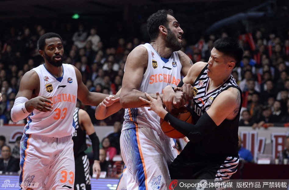 32 / 35 北京时间3月16日,cba总决赛第三战拉开战幕.