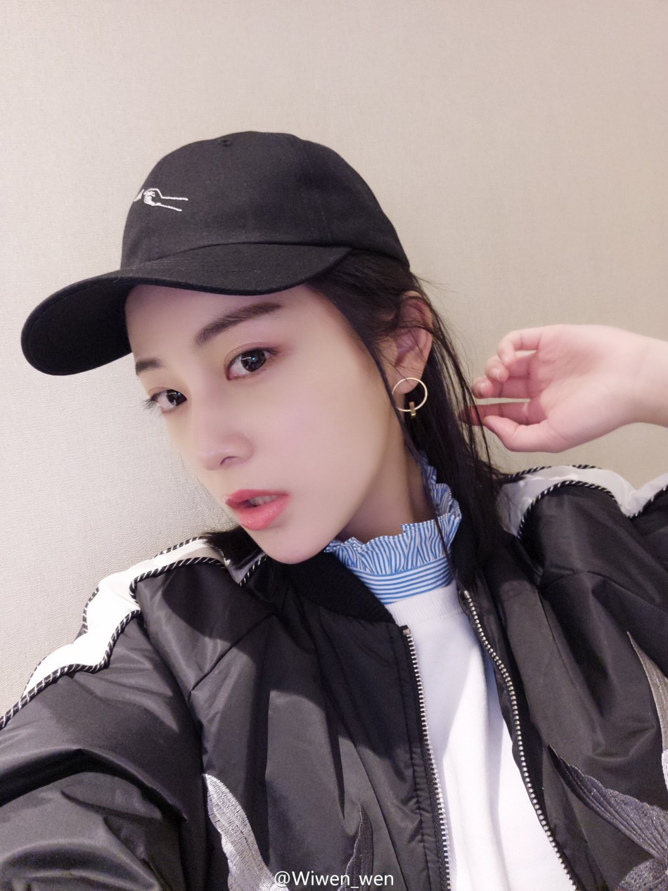 王柳雯身材高挑性感