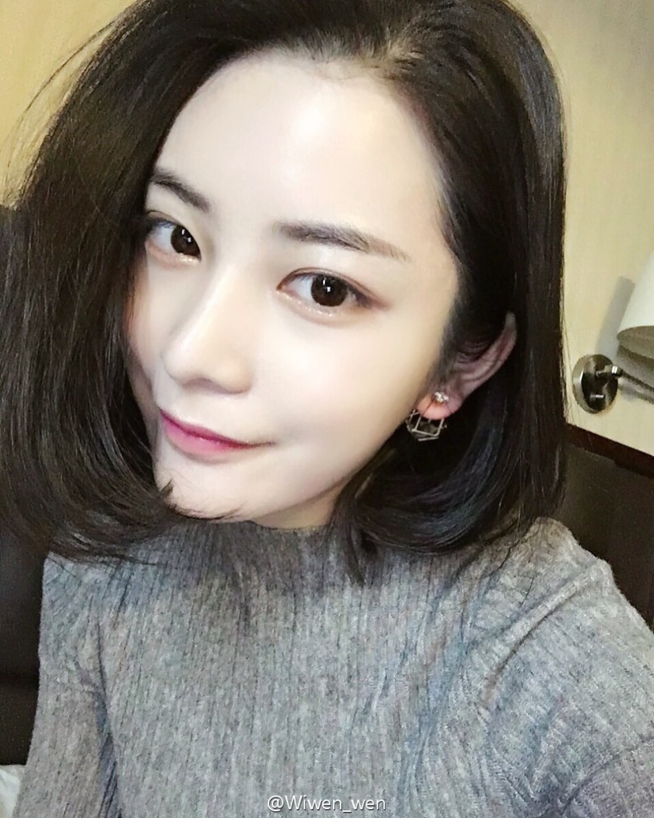 王柳雯身材高挑性感