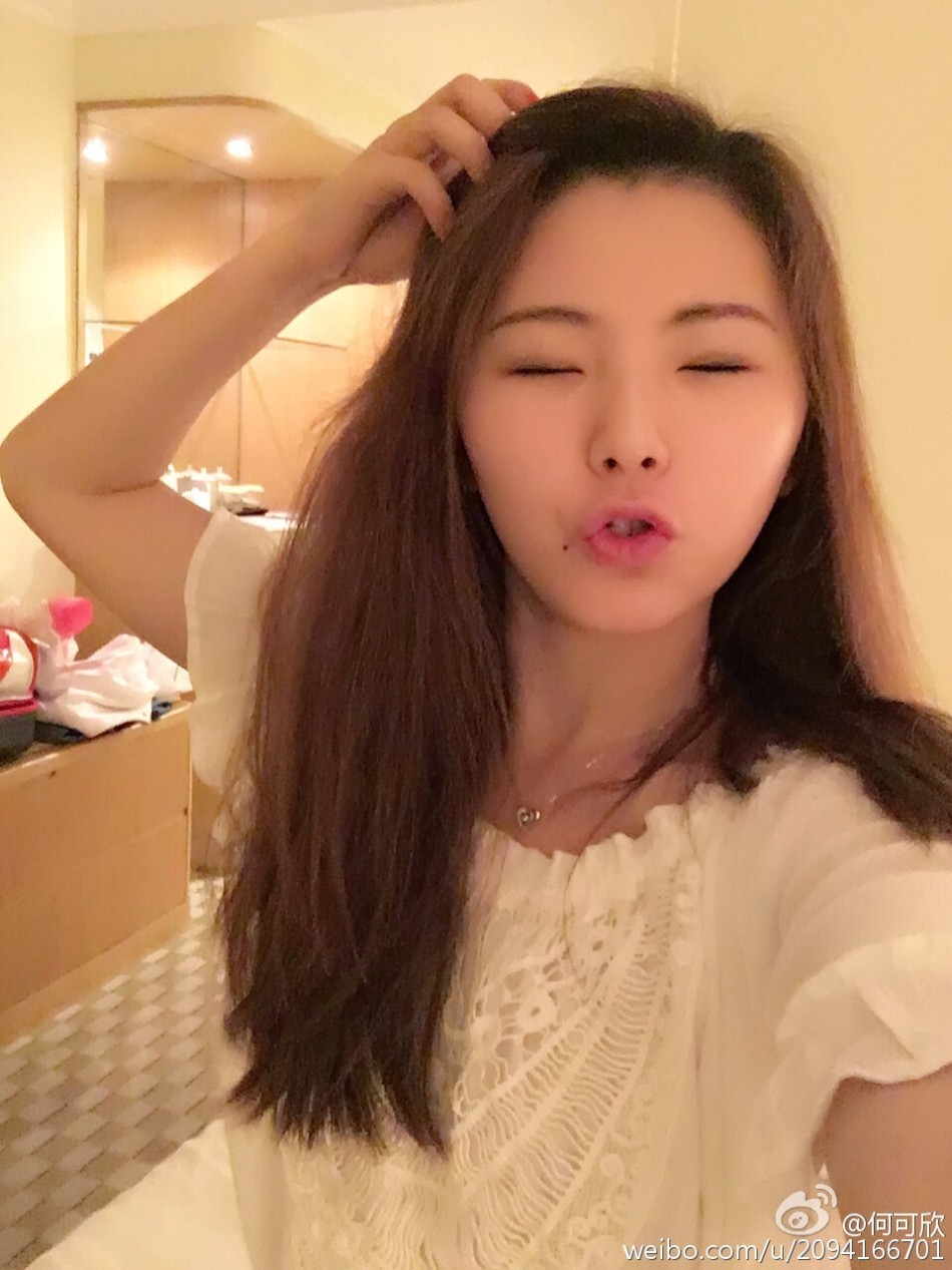 高低杠女神何可欣晒美照_高清图集_新浪网