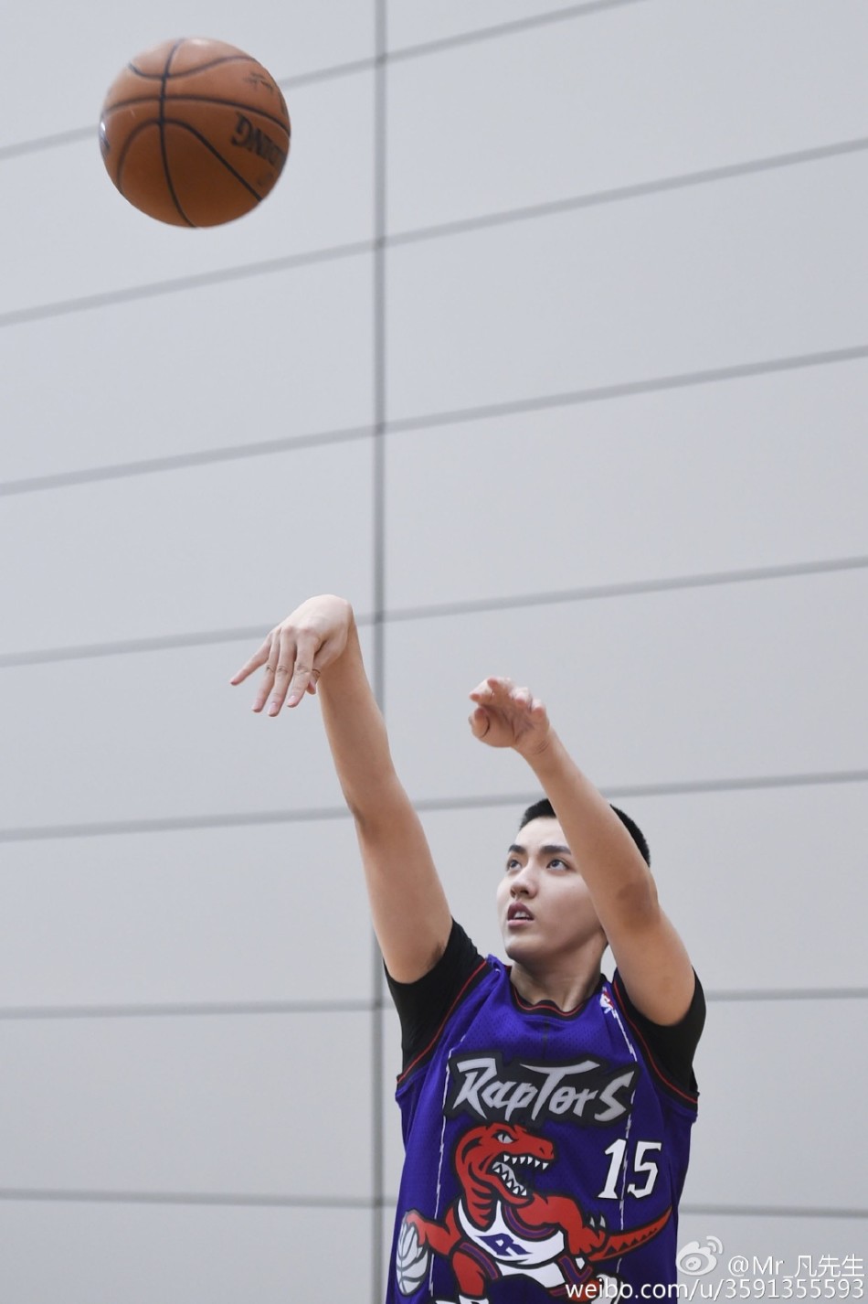 吴亦凡打篮球帅照