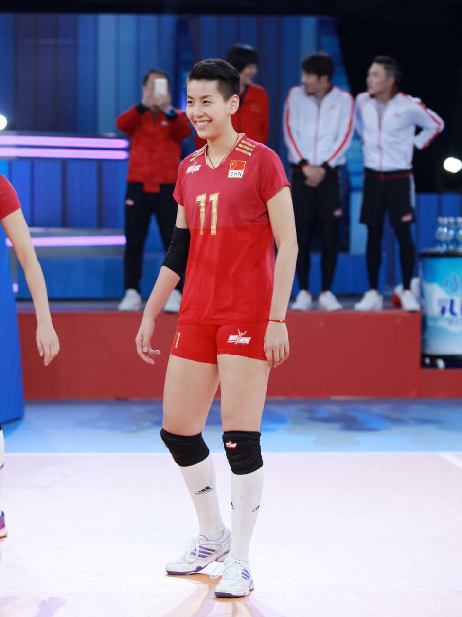 郎平带中国女排队员上综艺节目