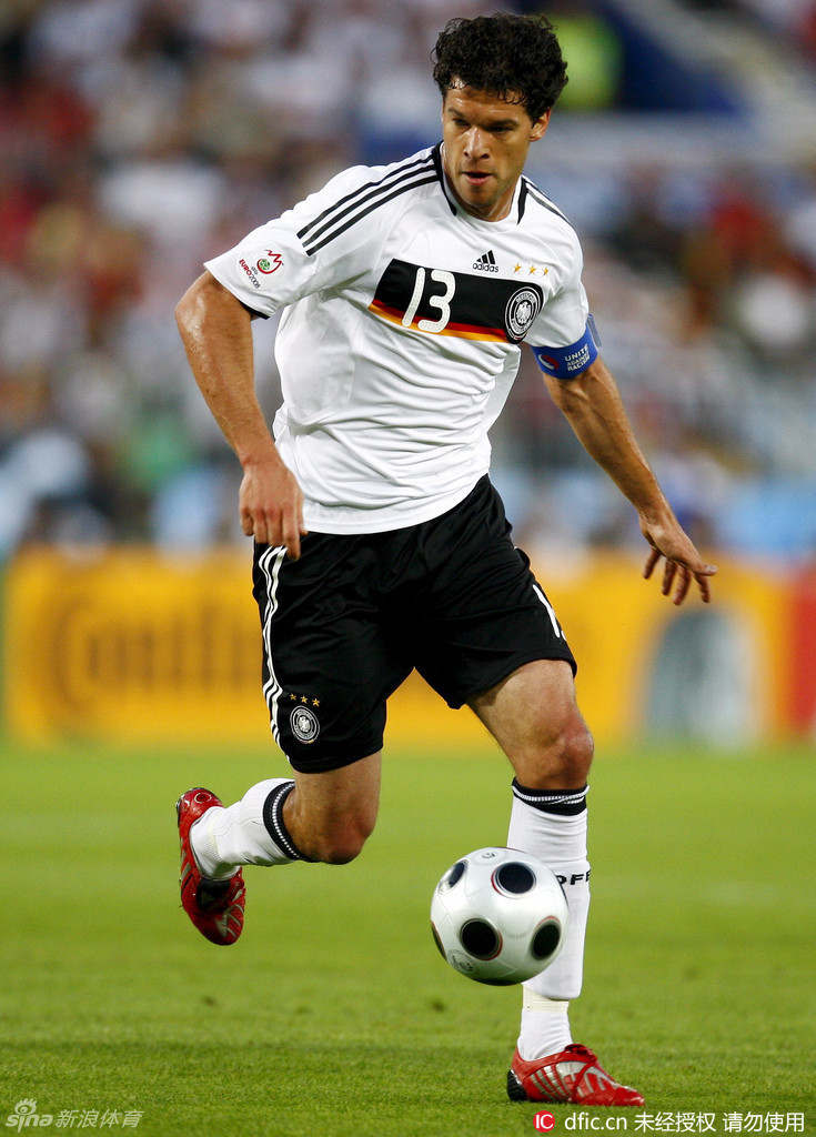 绿茵号码传奇:13号 最特别的一个_高清图集_新浪网