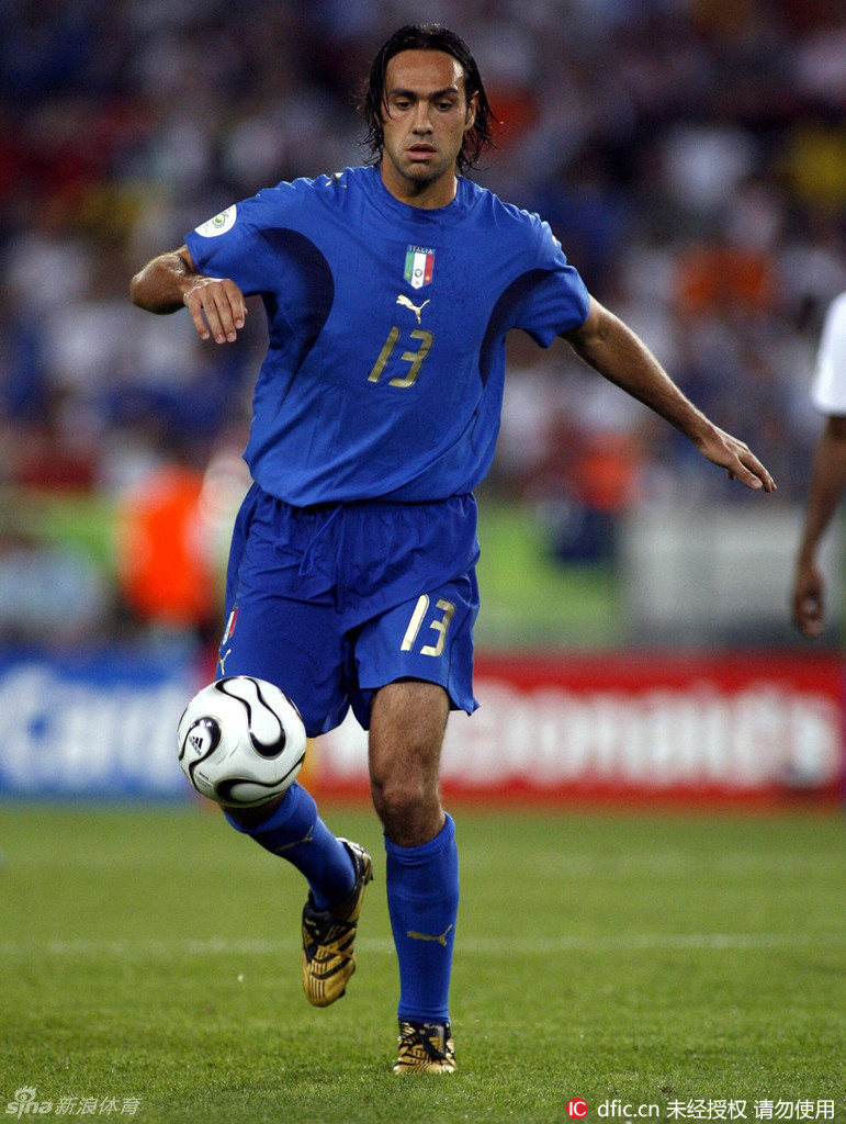 绿茵号码传奇:13号 最特别的一个_高清图集_新浪网