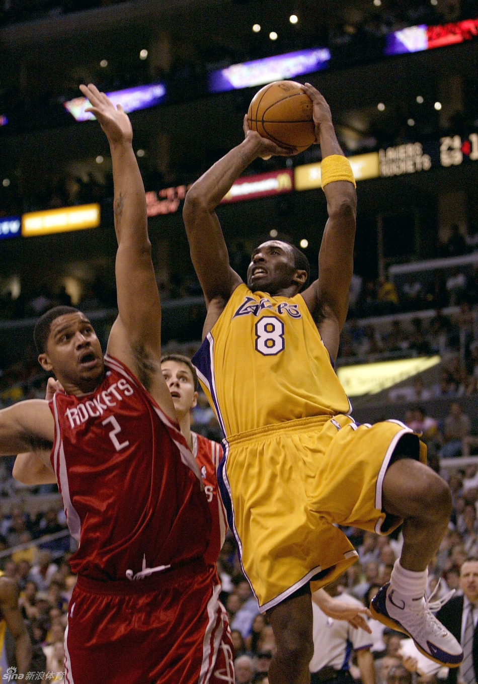 2004年4月29日,湖人与火箭的季后赛首轮第5场,科比21投12中得到31分