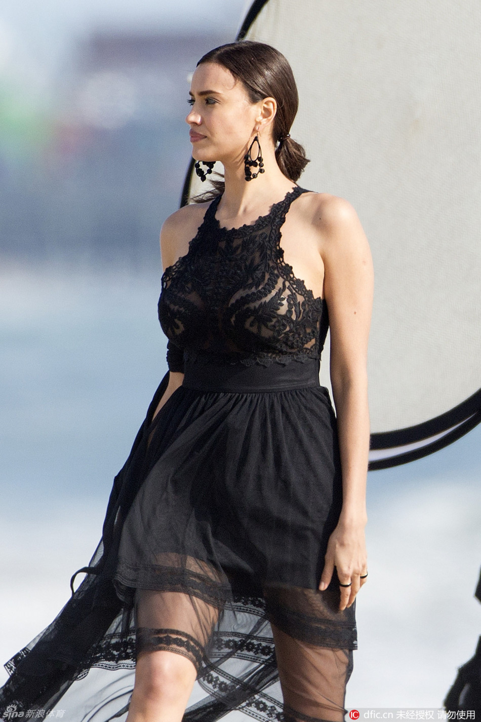 c罗前女友魔鬼身材拍写真