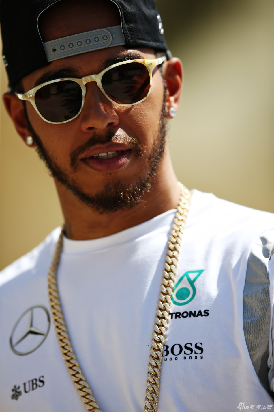 7 / 32 4月2日晚,2016年f1巴林站周六第三次练习赛在萨基尔赛道举行