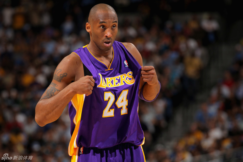 2012年5月5日科比季后赛助攻过1000,自此他成为5000 1000第二人,上一