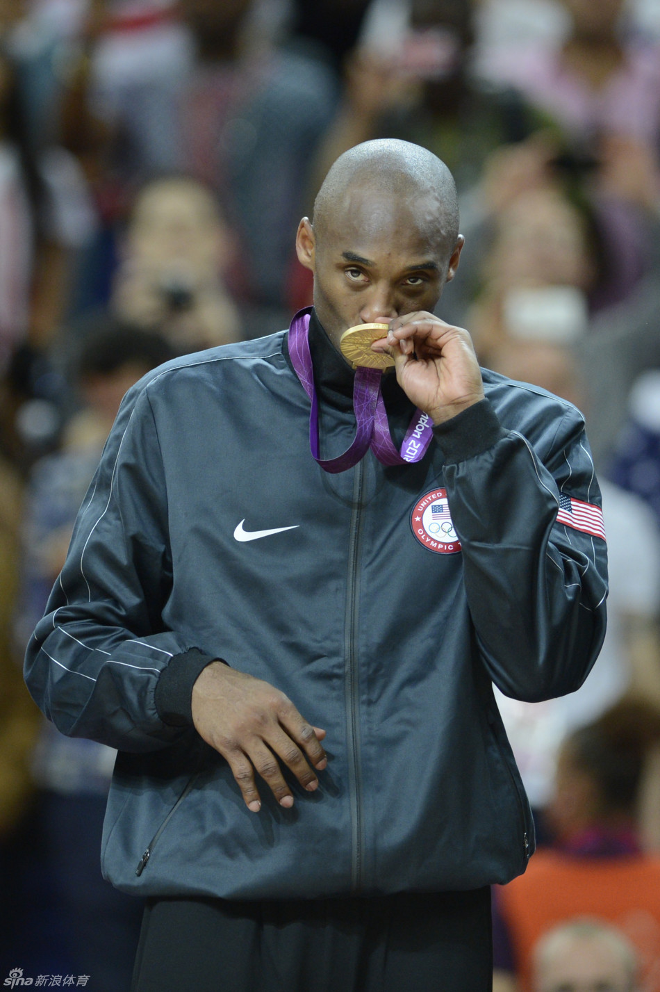 2012年科比最后一次批上奥运战袍,并最终捧杯.