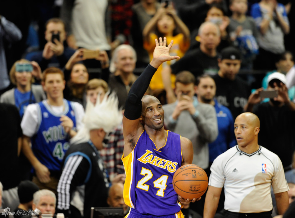 2014年12月14日,对阵森林狼比赛进行到5分24秒科比走上罚球线,两罚全