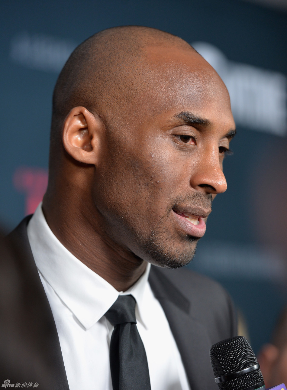 湖人队发出了官方声明,科比将在1月27日接受复查.自此赛季再度报销.