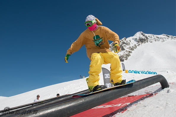 俄美女比基尼滑雪身材惹火_高清图集_新浪网