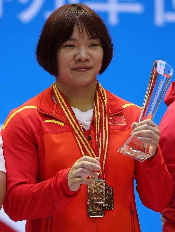 向艳梅获三金牌