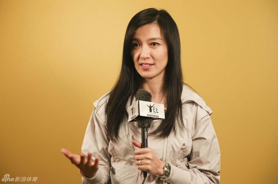 林熙蕾接受新浪专访谈科比退役_高清图集_新浪网