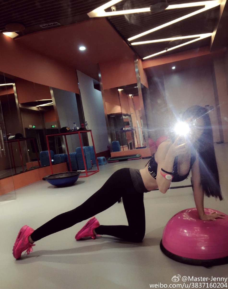 中超小将女友晒健身照
