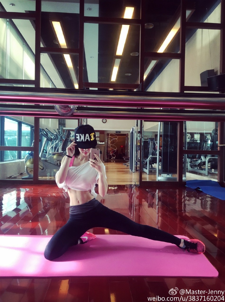 中超小将女友晒健身照