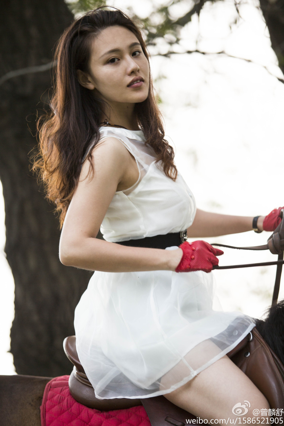 不作秀!女星爱上骑马_高清图集_新浪网