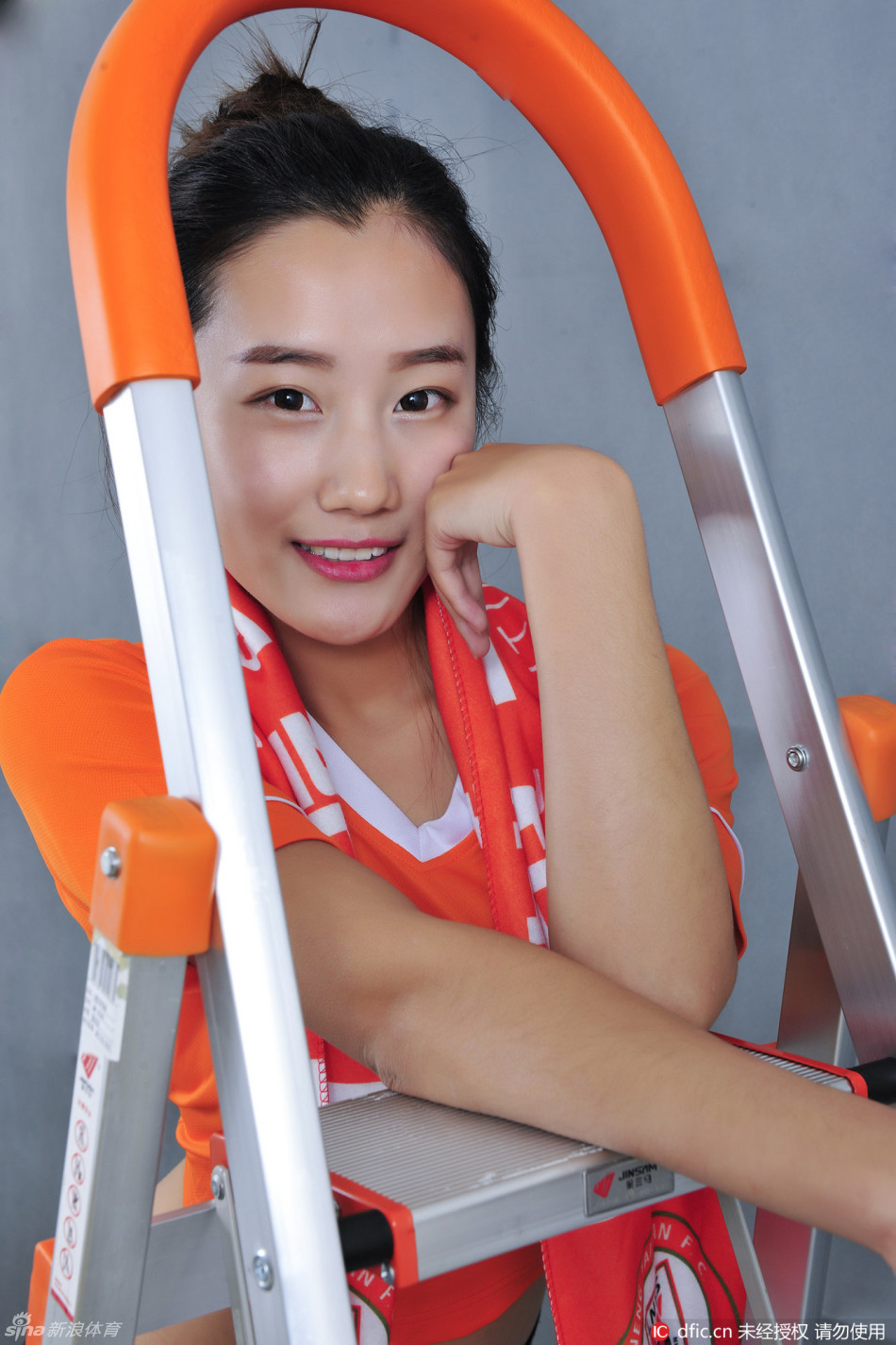 足球宝贝写真助力鲁能