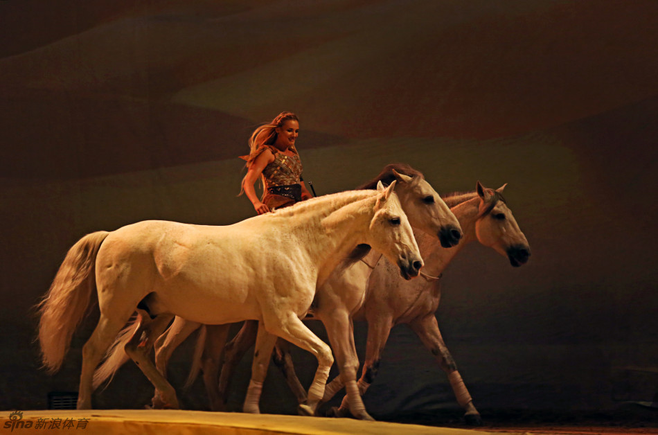 《cavalia·舞马》撼动心灵的美_高清图集_新浪网