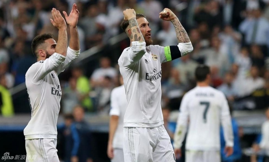 皇马全队庆祝晋级决赛