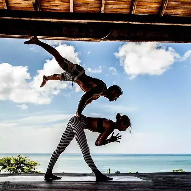 花式秀恩爱 瑜伽情侣的霸气合体_高清图集_新浪网