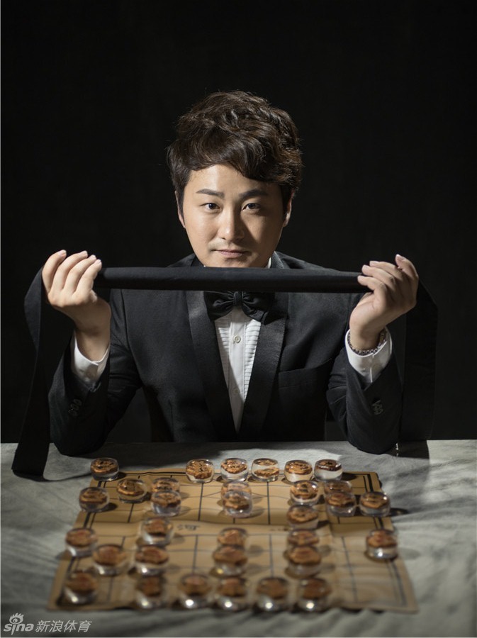 象棋大师党斐的盲棋写真_高清图集_新浪网