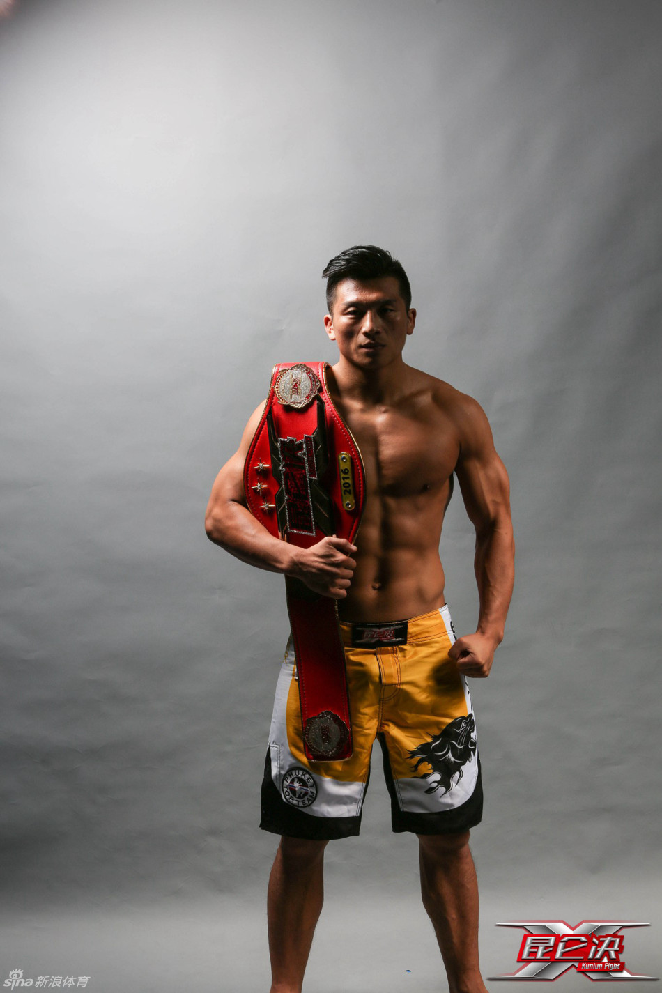 张立鹏金腰带写真 完美肌肉线条如猛虎下山