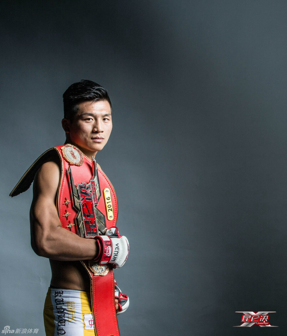 张立鹏金腰带写真 完美肌肉线条如猛虎下山