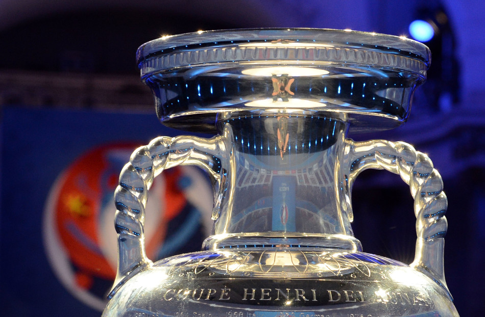 欧洲杯冠军奖杯高清大图