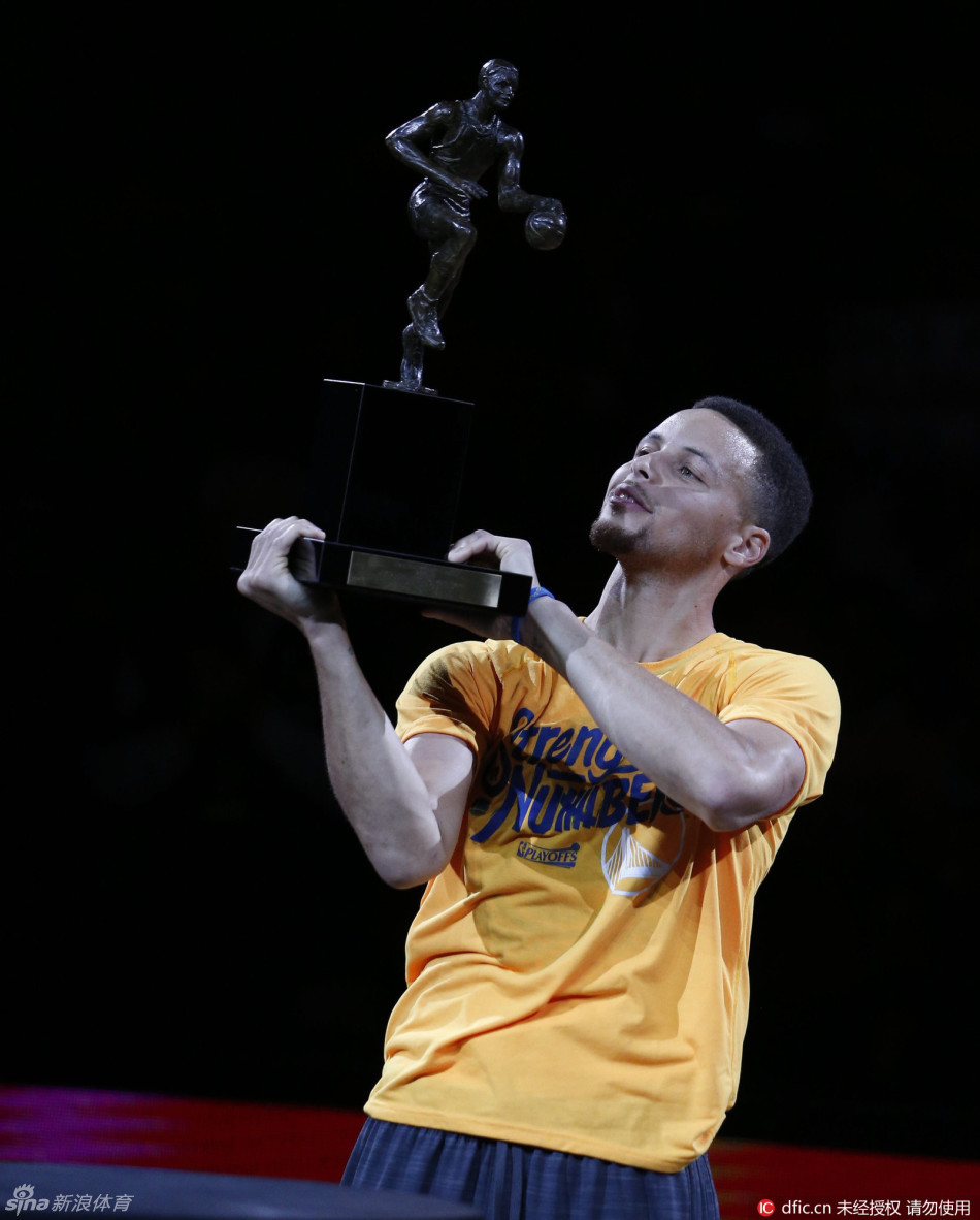 库里接受mvp颁奖_高清图集_新浪网